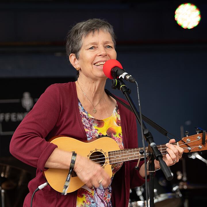 Birte Reuver als "Hoppla"